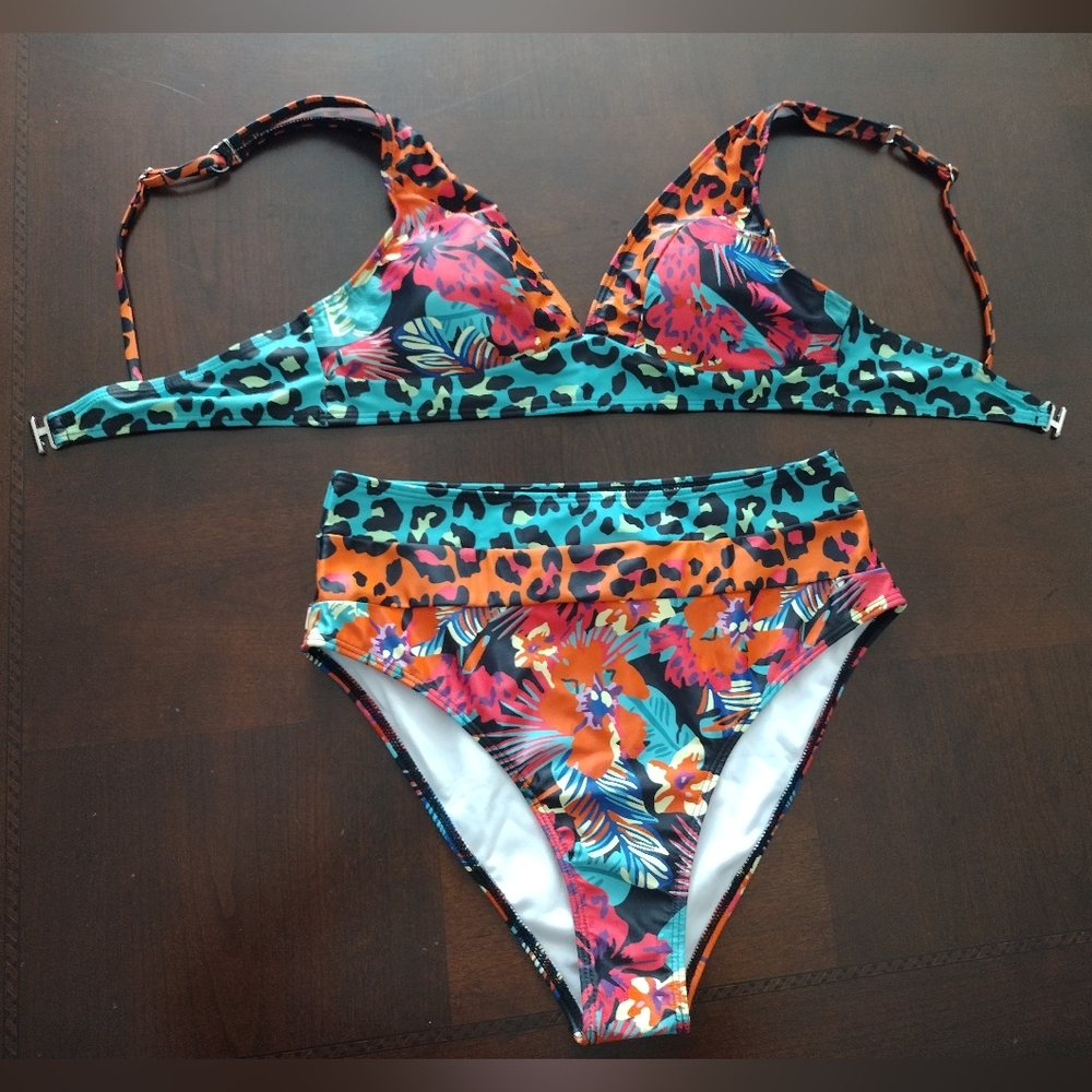 Swimming suit bundle of two (2 piece) Tropical And Black Size Large - Picture 9 of 15